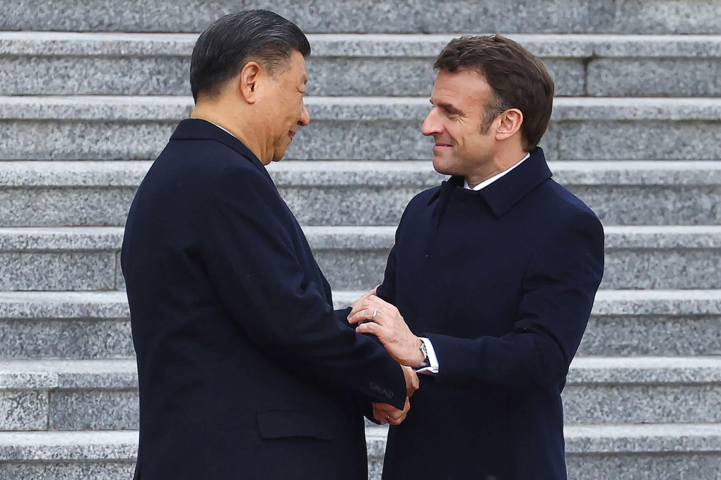 Chủ tịch Trung Quốc Tập Cận Bình (trái) và Tổng thống Pháp Emmanuel Macron tại Bắc Kinh ngày 6/4. Ảnh: AFP