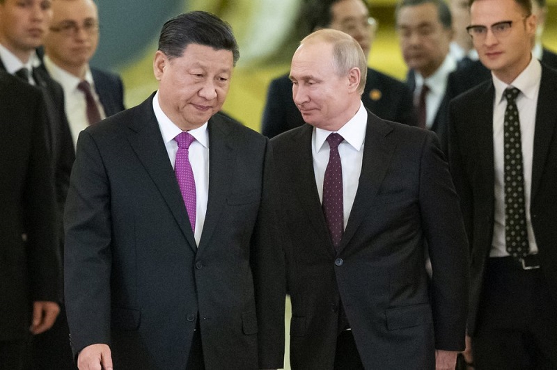 Mối quan hệ thân thiết giữa Chủ tịch Tập và Tổng thống Nga Putin đã đặt ra nhiều hoài nghi về vai trò trung gian hòa giải của Trung Quốc