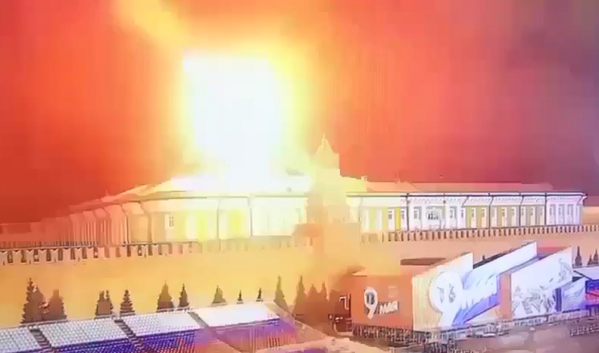 Trước đó UAV phát nổ phía bên trên điện Kremlin. Ảnh: Avia pro.