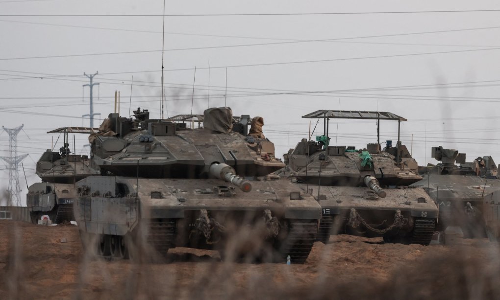 Xe tăng Israel tập kết gần Dải Gaza hôm 22/10. Ảnh: Reuters