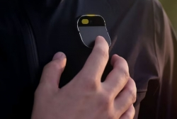 Startup Humane AI Pin ra sản phẩm “tàng hình” thay thế điện thoại thông minh