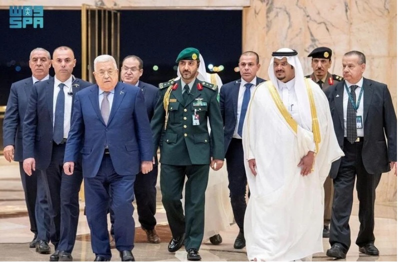 Tổng thống Palestine Mahmoud Abbas đến tham dự hội nghị thượng đỉnh Ả Rập và Hồi giáo tại Riyadh, Ả Rập Xê-Út ngày 10/11. 