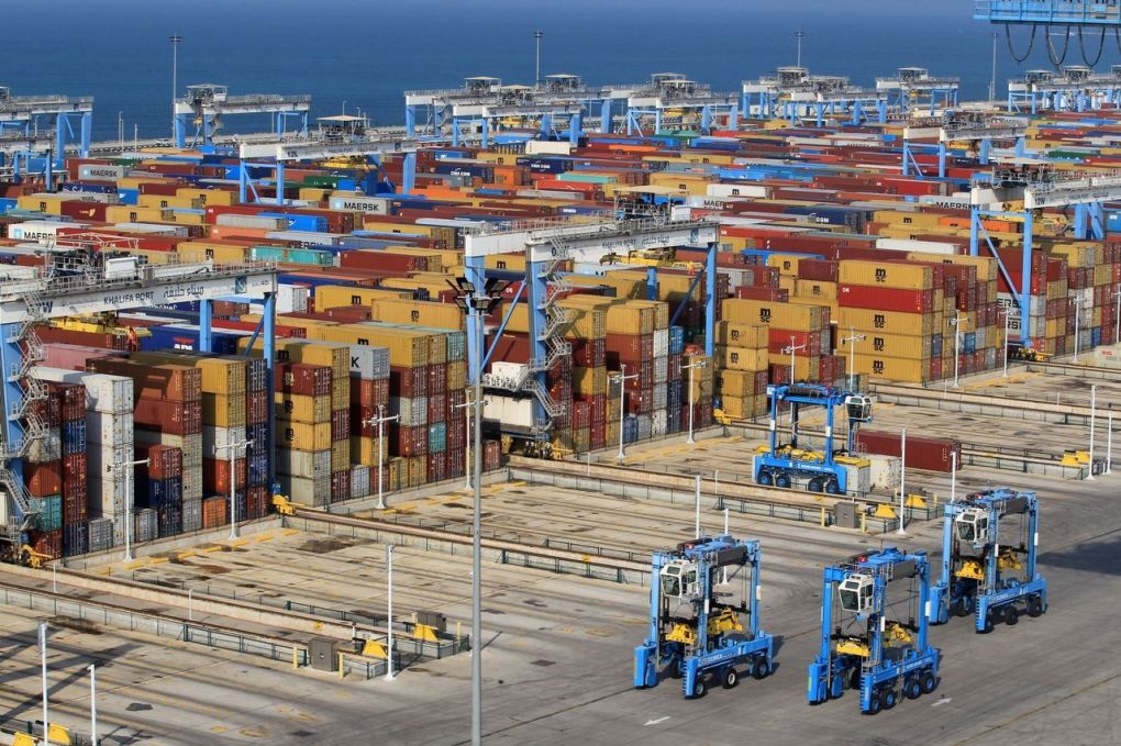 Một phần cảng thương mại Khalifa của UAE. Ảnh: Reuters.