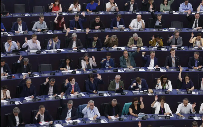 Nghị viện châu Âu bỏ phiếu thông qua dự thảo luật quản lý các hệ thống trí tuệ nhân tạo