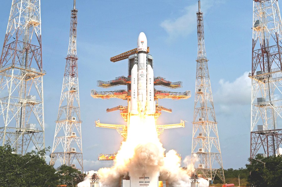 Tên lửa của NewSpace India rời bệ phóng tại Trung tâm không gian Satish Dhawan ở Sriharikota, Ấn Độ 