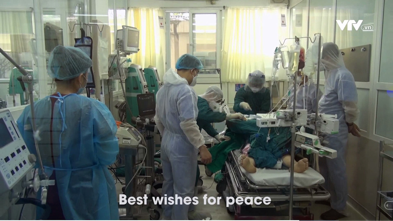 Y bác sĩ bệnh viện Bạch Mai cùng nhau hát "Cảm ơn tình yêu", quyết thắng COVID-19