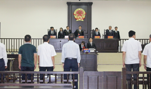 Quang cảnh phiên tòa xét xử kỳ án 