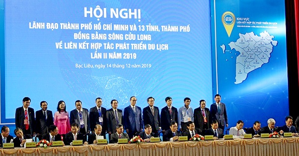 lãnh đạo UBND TP. Hồ Chí Minh cùng với lãnh đạo 13 tỉnh thành vùng ĐBSCL chính thức ký kết hợp tác phát triển du lịch.