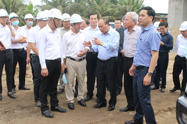 Thủ tướng đến kiểm tra tại công trình dự án cao tốc Trung Lương-Mỹ Thuận.
