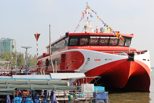 Tàu cao tốc do Phú Quốc Express khai thác là tàu hai thân hiện đại.