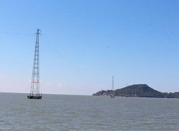 Nhiều đảo của tỉnh Kiên Giang đã có điện lưới quốc gia.