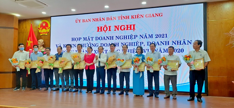 80 doanh nghiệp, doanh nhân có thành tích xuất sắc UBND tỉnh Kiên Giang tặng bằng khen.