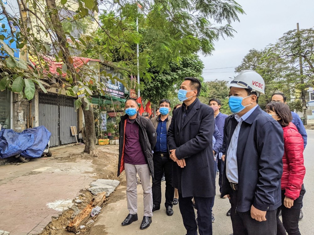 Ông Nguyễn Đức Thọ - PCT UBND TP Hải Phòng kiểm tra thwucj tế tại ngõ 47 Lê Lai