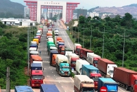 COVID-19: Quảng Ninh siết chặt phương tiện xuất nhập khẩu vào Móng Cái