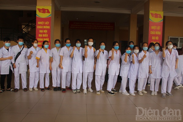 Đoàn nhân viên y tế tham gia hỗ trợ tỉnh Bắc Giang chống dịch