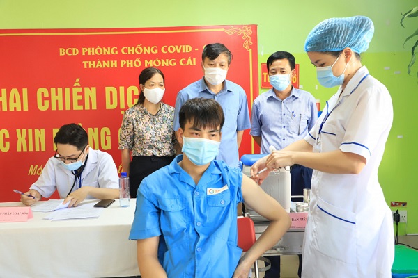 Tiêm vaccine tại TP Móng Cái - Quảng Ninh
