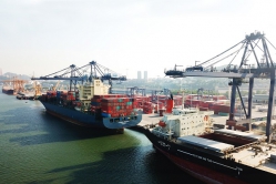 Quảng Ninh: Đẩy mạnh cải cách thủ tục hành chính để thu hút tàu vào cảng