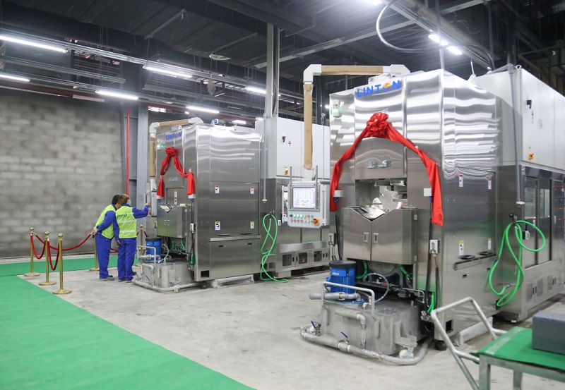 Dự án công nghệ tấm silic Jinko Solar Việt Nam tại KCN Sông Khoai (TX Quảng Yên) chính thức khởi động sản xuất và xuất xưởng lô sản phẩm đầu tiên vào những ngày đầu năm 2022.