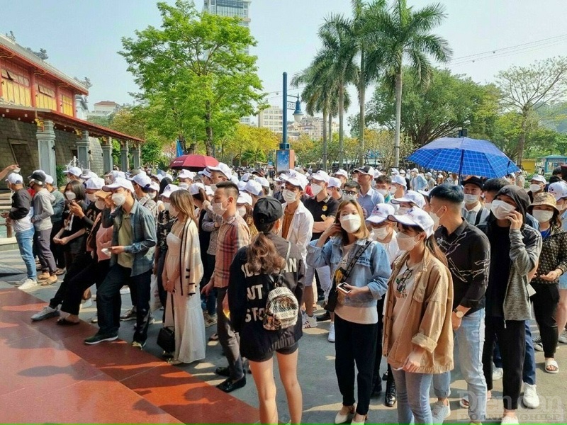 Ước tính lượng khách đến Quảng Ninh ngày 9/4 đã đạt trên 38.700 khách