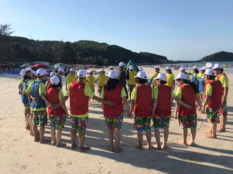Hàng nghìn lượt du khách đến với đảo Quan Lạn (Vân Đồn) trong dịp nghỉ lễ Giỗ tổ Hùng Vương 2022.