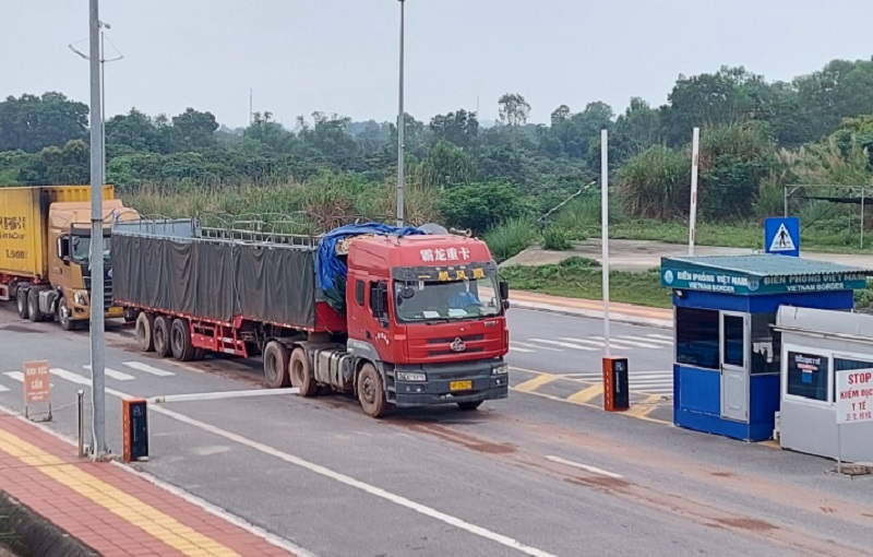 Từ ngày 26/4 đến hết ngày 16/5 đã có 11.266 tấn hàng hóa XNK qua Cửa khẩu cầu Bắc Luân II - ảnh Báo Quảng Ninh