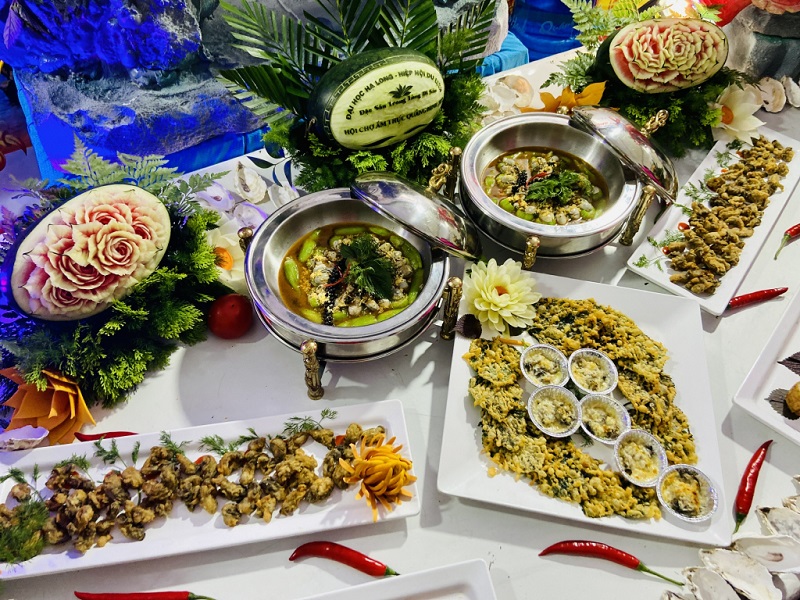 Rất nhiều món ăn đặc sản của Quảng Ninh đã được Trường ĐH Hạ Long-Hiệp hội Du lịch Quảng Ninh chế biến tinh tế và độc đáo