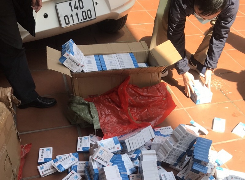 Đội Kiểm soát Hải quan số 1 bắt giữ đối tượng vận chuyển 400 hộp thuốc hỗ trợ điều trị Covid-19 nhập lậu từ Trung Quốc