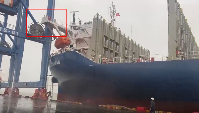 Tàu Tiger Maanshan va chạm với cần trục dàn QC tại cảng Đình Vũ (ảnh Cổng Tin tức TP Hải Phòng)