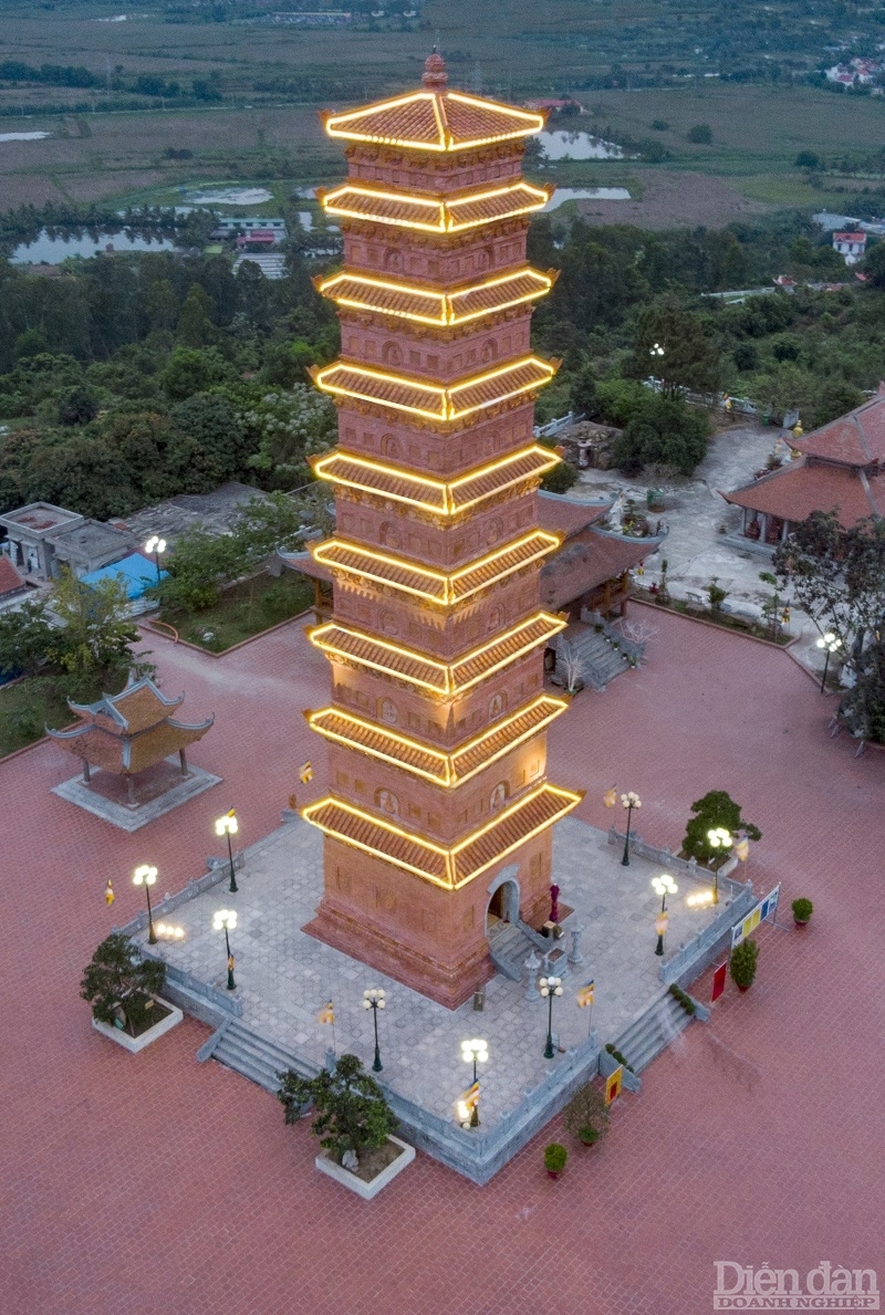 Tháp Tường Long (quận Đồ Sơn) - Điểm đến du lịch tâm linh thu hút đông đảo du khách