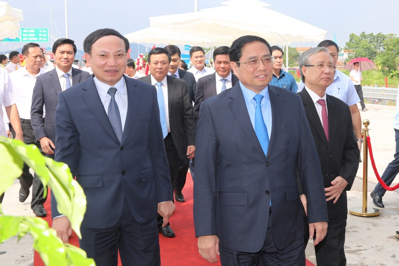 Thủ tướng Phạm Minh Chính đến dự lễ khánh thành và chung vui với Đảng bộ, chính quyền, nhân dân tỉnh Quảng Ninh