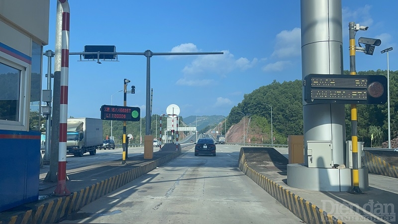 Sau lễ khánh thành cao tốc Vân Đồn - Móng Cái được tổ chức trong sáng ngày 1/9/2022, từ 15h chiều cùng ngày, các phương tiện giao thông đã có thể di chuyển thuận lợi trên tuyến cao tốc Vân Đồn – Móng Cái và ngược lại.