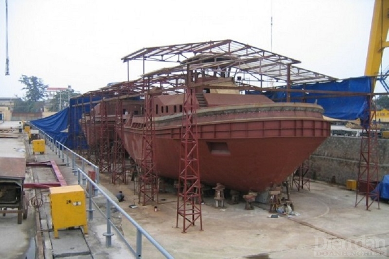 Công ty TNHH đóng tàu Damen - Sông Cấm là liên doanh giữa tập đoàn Damen (Hà Lan) và Công ty đóng tàu Sông Cấm có trụ sở ở huyện Thủy Nguyên