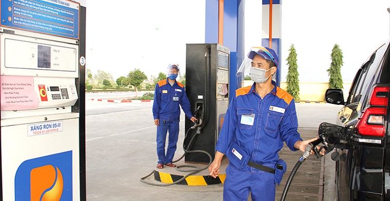 Cửa hàng xăng dầu Petrolimex trên Đại lộ Thiên Trường, thị trấn Mỹ Lộc (ảnh báo Nam Định)