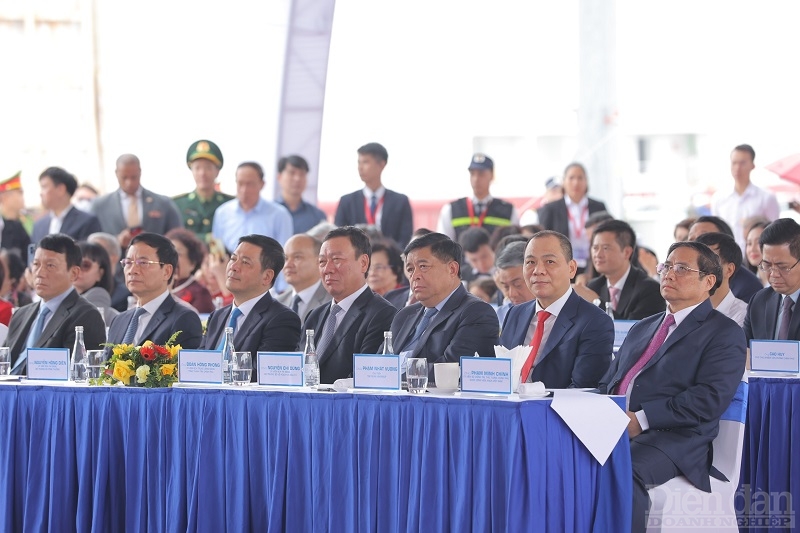 Thủ tướng Chính phủ Phạm Minh Chính dự lễ xuất khẩu lô xe điện VF 8 đầu tiên tới Mỹ