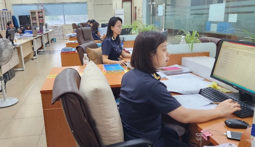 Được biết, từ năm 2014, Cục Hải quan Quảng Ninh là một trong những đơn vị đầu tiên triển khai thí điểm hệ thống VNACCS/VCIS. Đến nay, 100% quy trình TTHQ đã được tự động hóa qua hệ thống này (ảnh báo Quảng Ninh)
