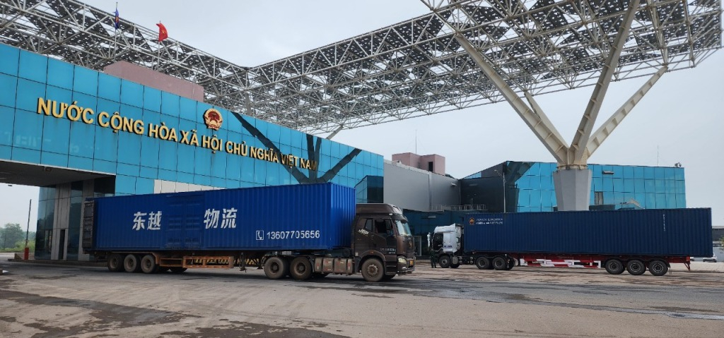 Hoạt động XNK tại cửa khẩu Quảng Ninh (ảnh báo Quảng Ninh)