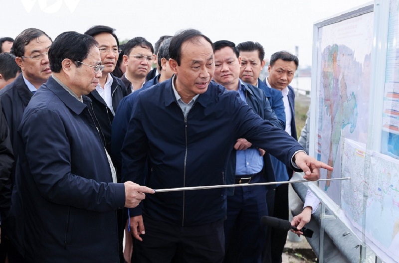 Thủ tướngp/đi khảo sát thực địa dự án cao tốc chiến lược vùng Đồng bằng sông Hồng