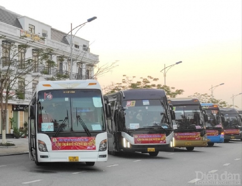 Dịp Tết Nguyên đán Quý Mão 2023, Công đoàn Khu kinh tế Hải Phòng vừa tổ chức 60 chuyến xe miễn phí dành cho hơn 3.300 người lao động về quê đón Tết.