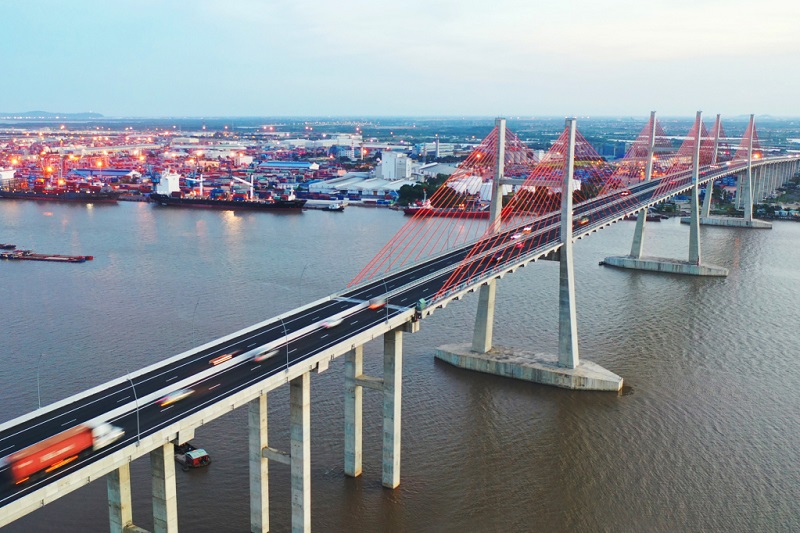 Cầu Bạch Đằng hoàn thành năm 2018 đã góp phần rút ngắn khoảng cách và thời gian đi lại giữa Quảng Ninh - Hải Phòng (ảnh Đỗ Phương)