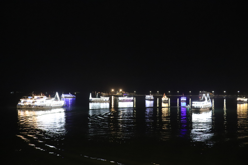Phố đêm du thuyền là sản phẩm du lịch mới hấp dẫn du khách trong thời gian tới (ảnh báo Quảng Ninh)