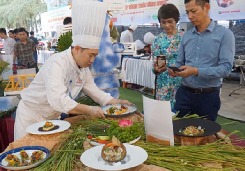 Cuộc thi đầu bếp vàng Thái Bình lần đầu tiên được tổ chức dành cho đầu bếp chuyên nghiệp nhằm quảng bá ẩm thực quê lúa Thái Bìnhp/(ảnh báo Thái Bình)