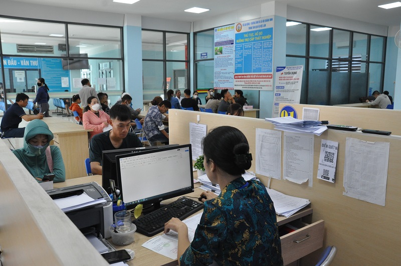 Tư vấn, giới thiệu việc làm cho người lao động tại Trung tâm Dịch vụ việc làm tỉnh Quảng Ninh (Ảnh: Báo Quảng Ninh)