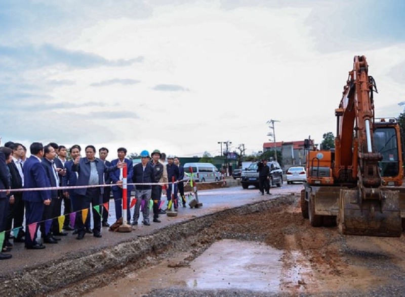 Thủ tướng Phạm Minh Chính đã thăm, kiểm tra, nghe báo cáo về một số công trình, dự án trên địa bàn tỉnh Hải Dương (Ảnh: Nhật Bắc)
