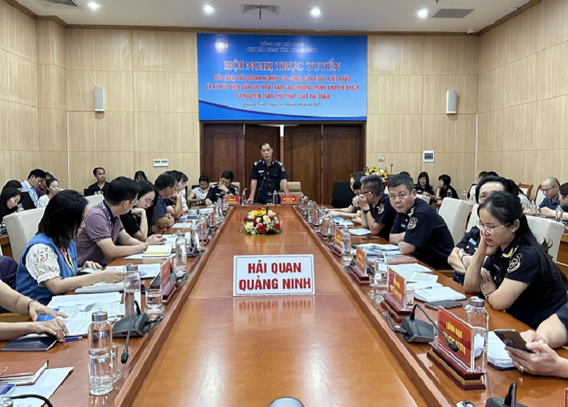 Cục Hải quan Quảng Ninh tổ chức Hội nghị trực tuyến đối thoại với doanh nghiệp hoạt động trong lĩnh vực gia công, sản xuất hàng xuất khẩu (Ảnh: Báo Quảng Ninh)