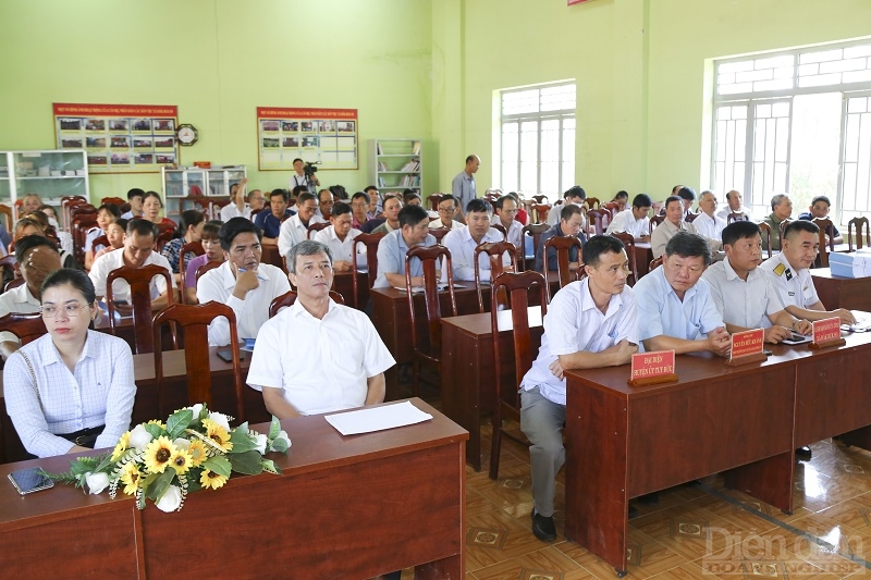 Cán bộ, đảng viên, Nhân dân xã Đắk Búk So, huyện Tuy Đức, tỉnh Đắk Nông nghe tuyên truyền biển, đảo (Ảnh Công Hoan)