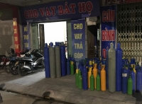 Quảng Ninh: Thu giữ hơn 200 bình chứa khí cười tại của hàng cầm đồ