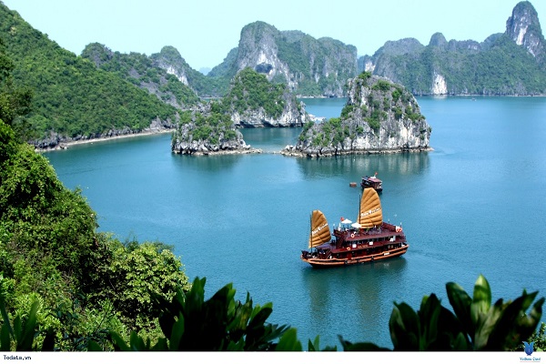 Năm Du lịch quốc gia 2018 – Hạ Long – Quảng Ninh với chủ đề “Hạ Long - Di sản, Kỳ quan - Điểm đến thân thiện” 