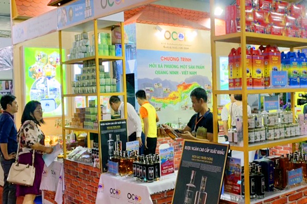 đây là lần thứ 8 Hội chợ được tổ chức trên địa bàn thành phố Hạ Lon