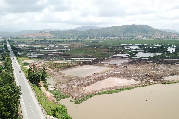 KCN Sông Khoai của Tập đoàn Amata (Thái Lan) đang trong giai đoạn san lấp mặt bằng