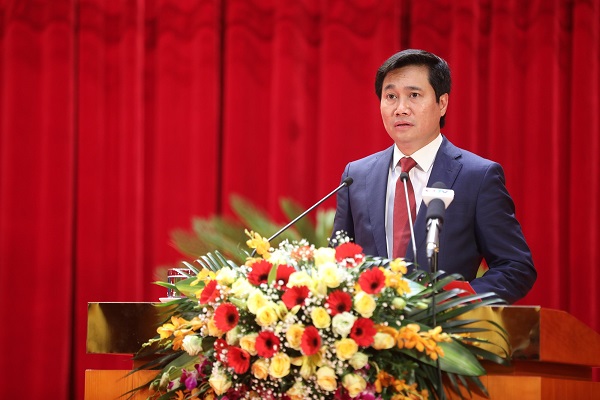 Chủ tịch UBND tỉnh Quảng Ninh Nguyễn Tường Văn phát biểu tại kỳ họp